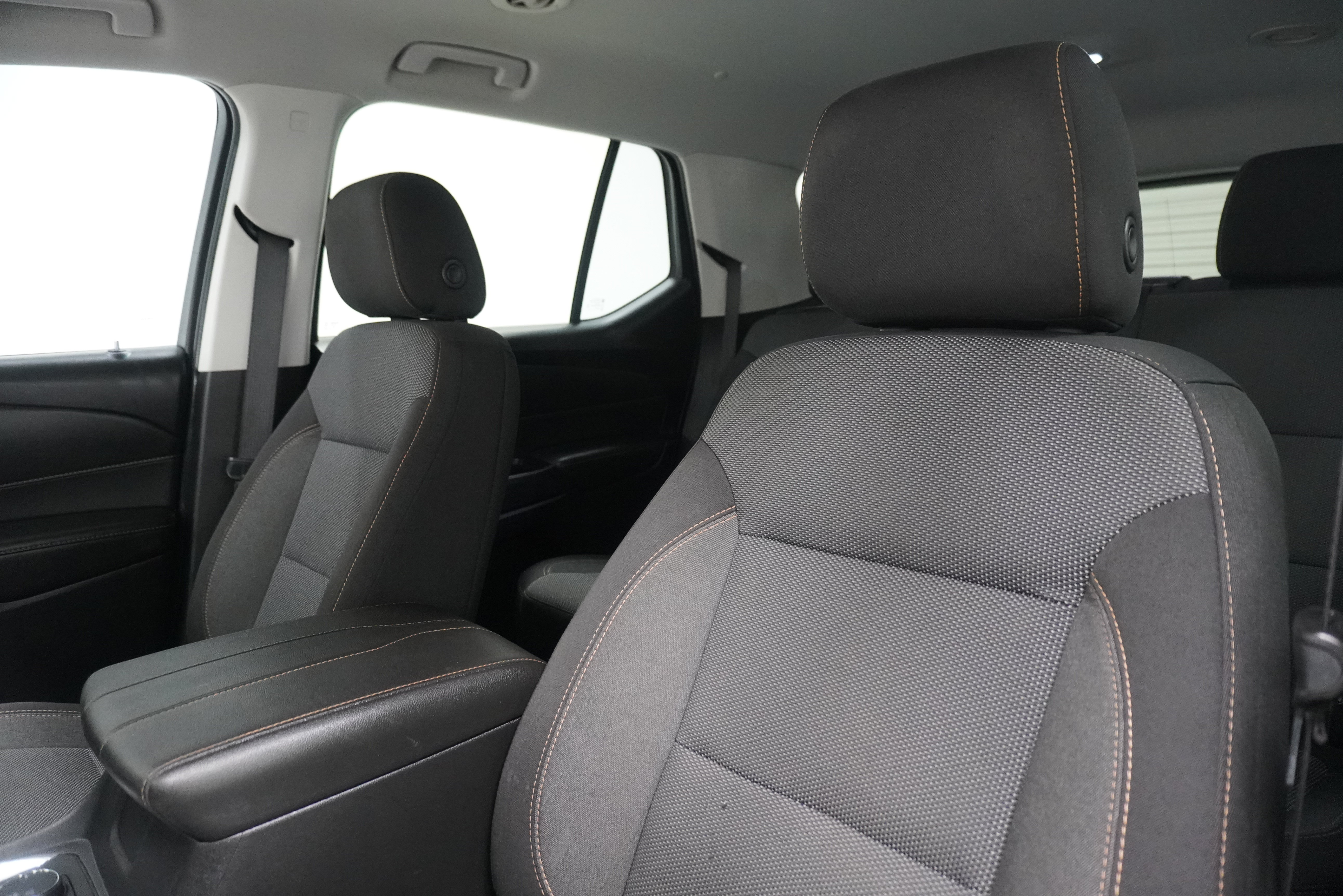 Used 2020 Chevrolet Traverse LT FWD image 11