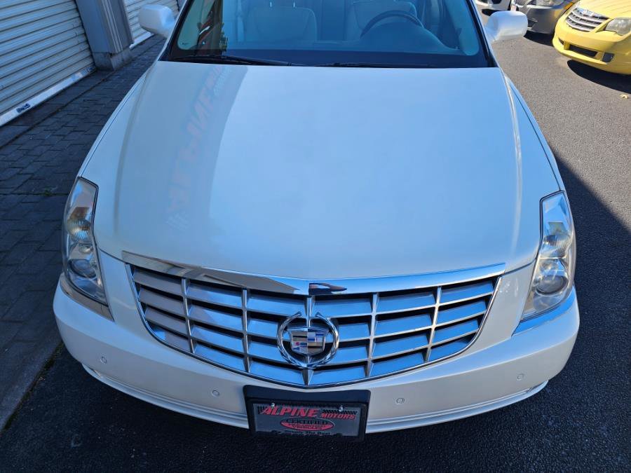 Used 2008 Cadillac DTS w/ Sun And Navigation Package FWD image 20