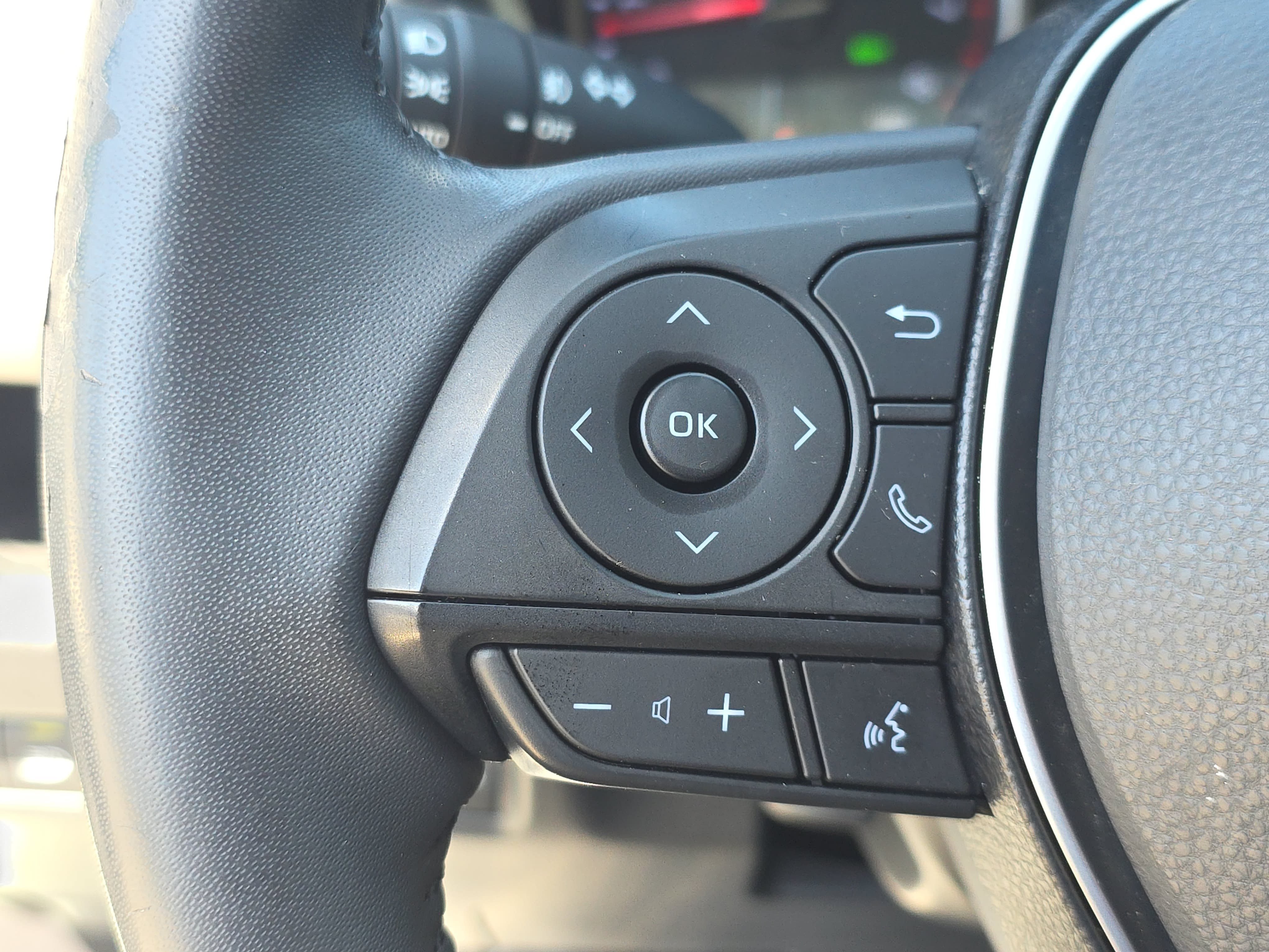 Used 2019 Toyota RAV4 XLE Premium FWD image 15