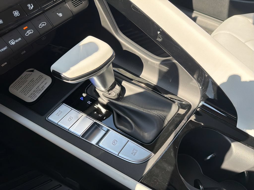 New 2026 Hyundai Elantra Limited FWD image 32