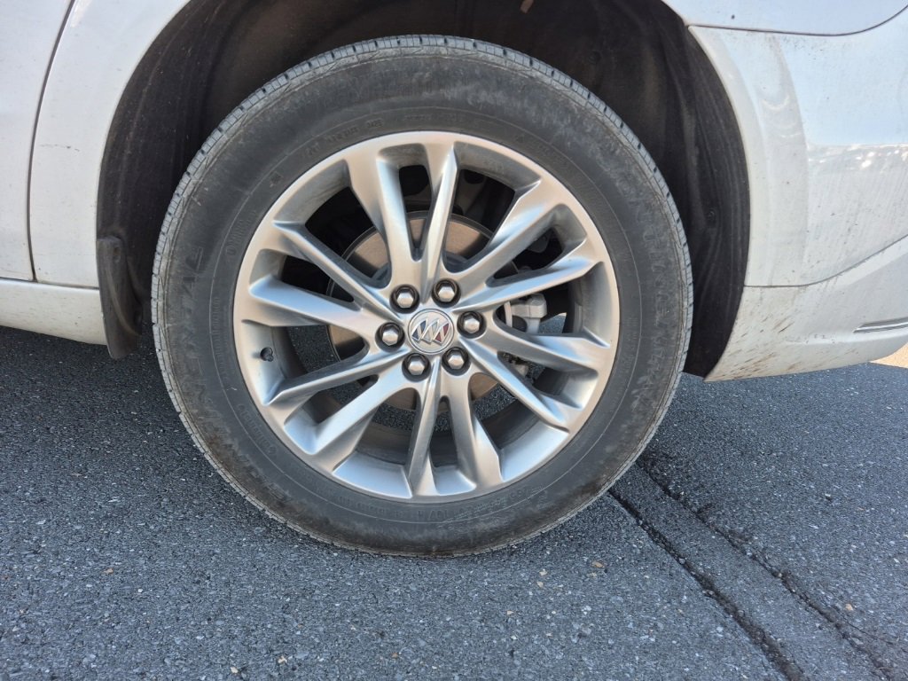 Used 2024 Buick Enclave Avenir image 9