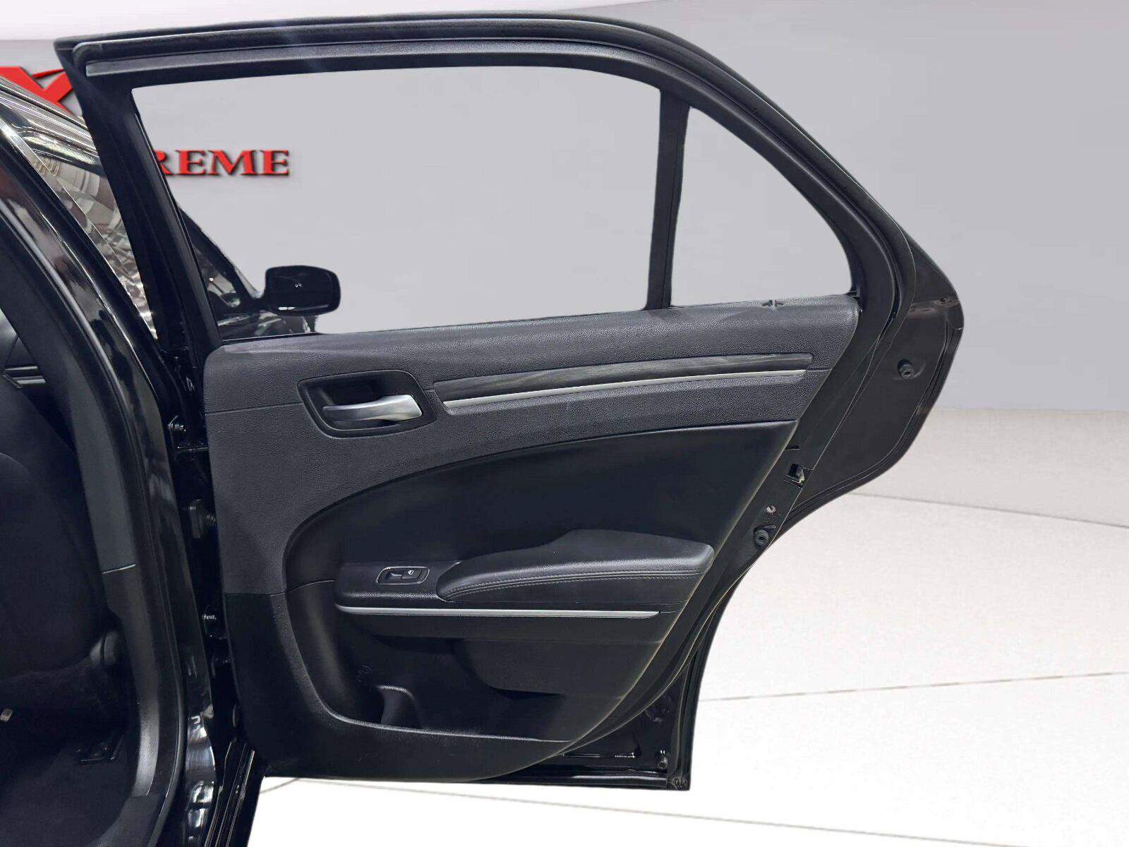 Used 2022 Chrysler 300 Touring w/ Sport Appearance Package RWD image 40