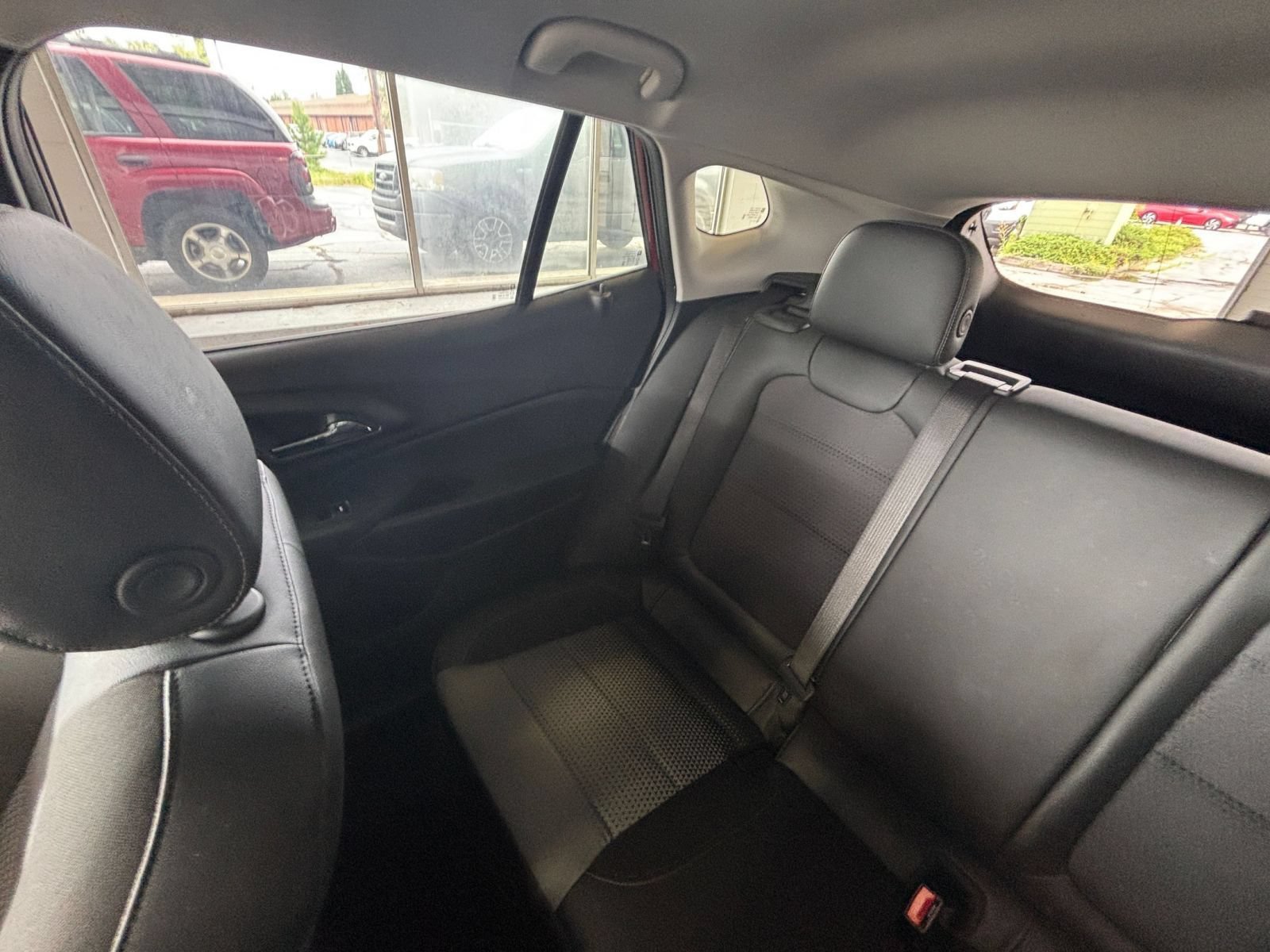 Used 2025 Chevrolet Trax LT FWD image 39