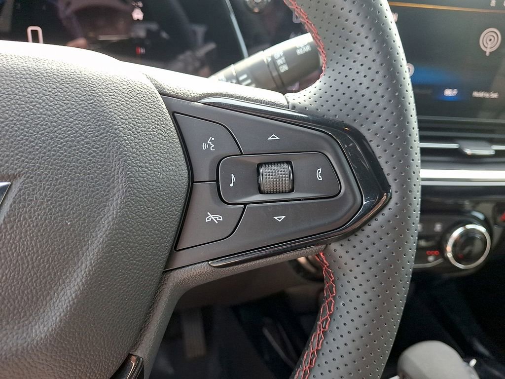 Used 2025 Chevrolet Trax RS w/ Driver Confidence Package image 20