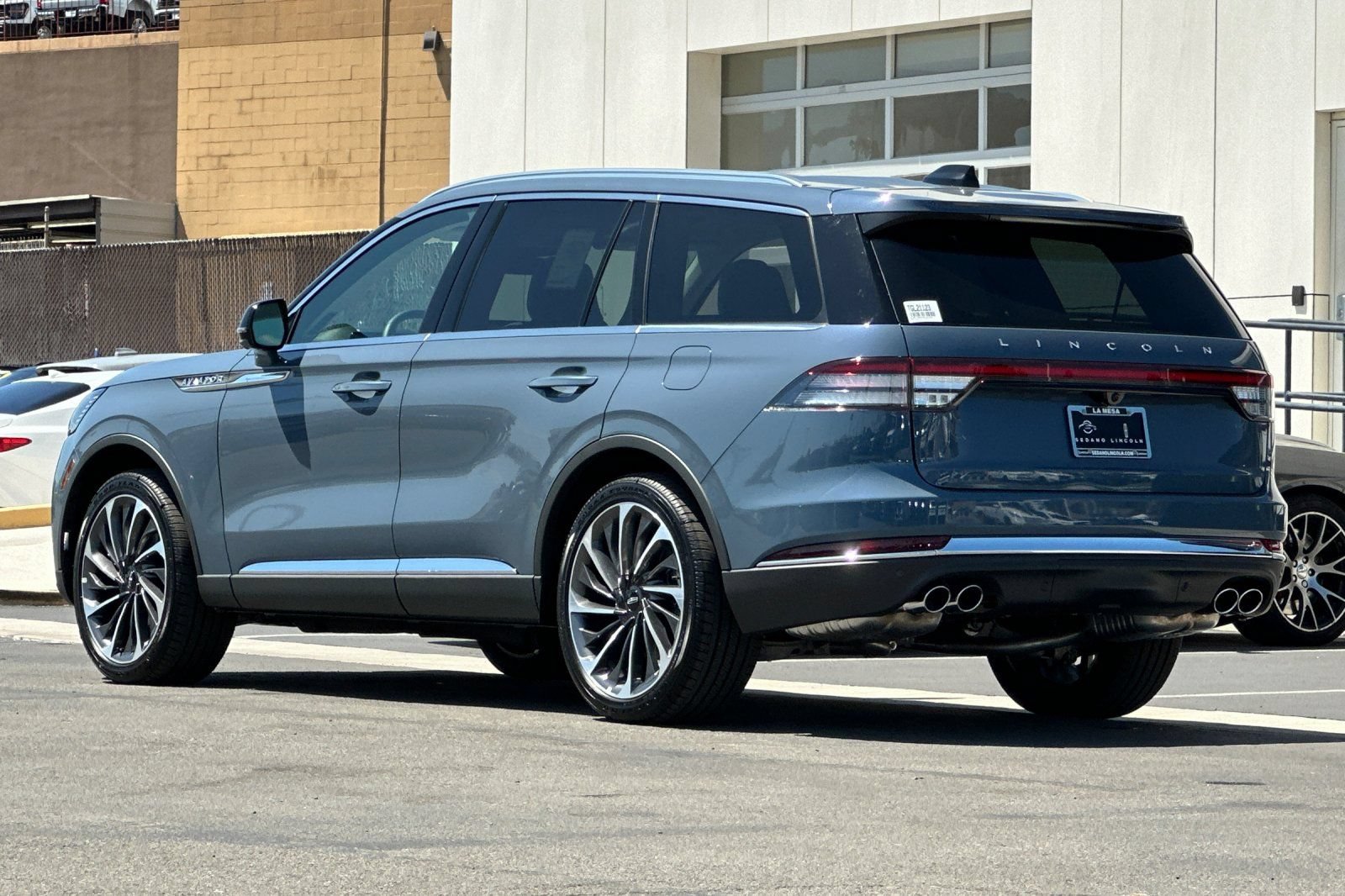 New 2026 Lincoln Aviator Reserve w/ Luxury Package RWD image 5