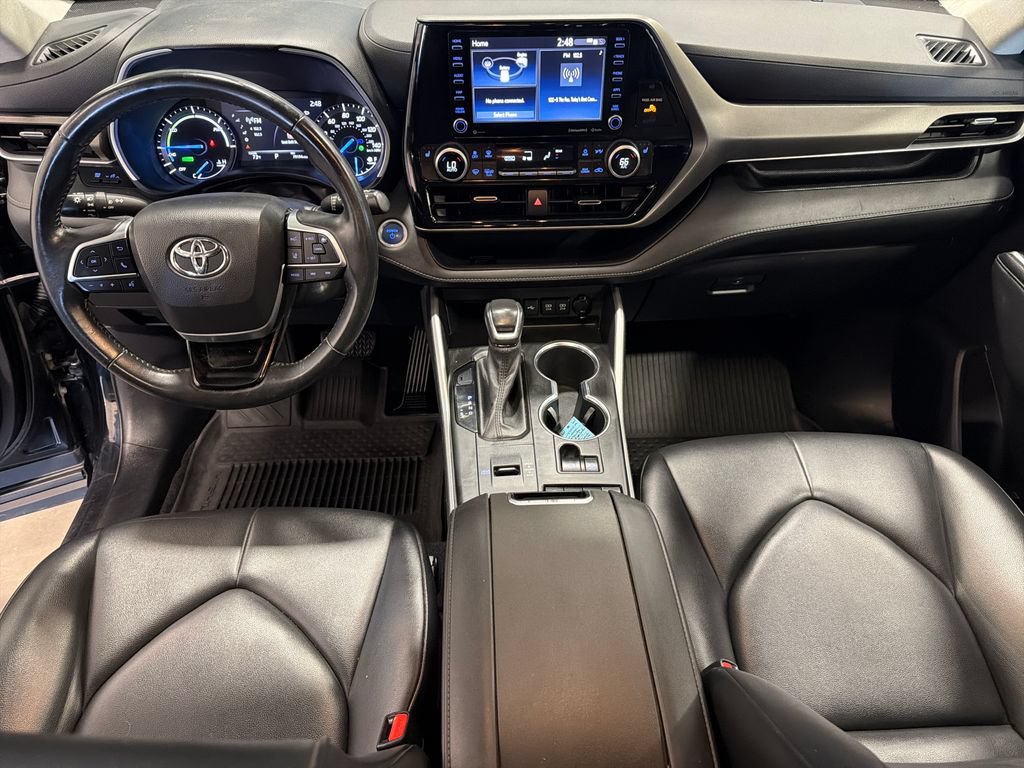 Used 2021 Toyota Highlander XLE AWD/4WD image 5