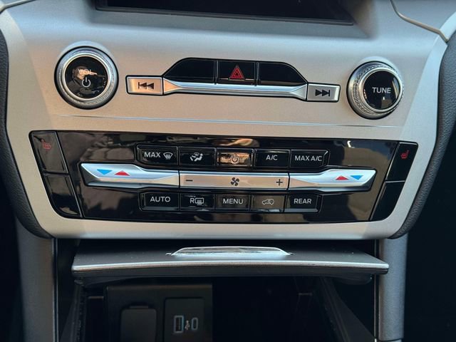 Used 2021 Ford Explorer XLT image 35