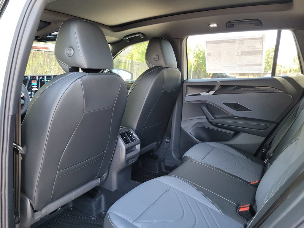 New 2026 Volkswagen Tiguan SE R-Line AWD/4WD image 14