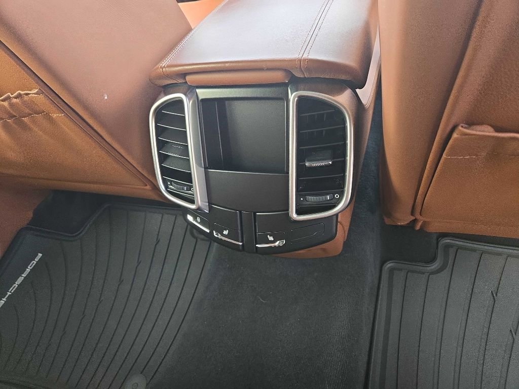 Used 2017 Porsche Cayenne Platinum Edition image 35