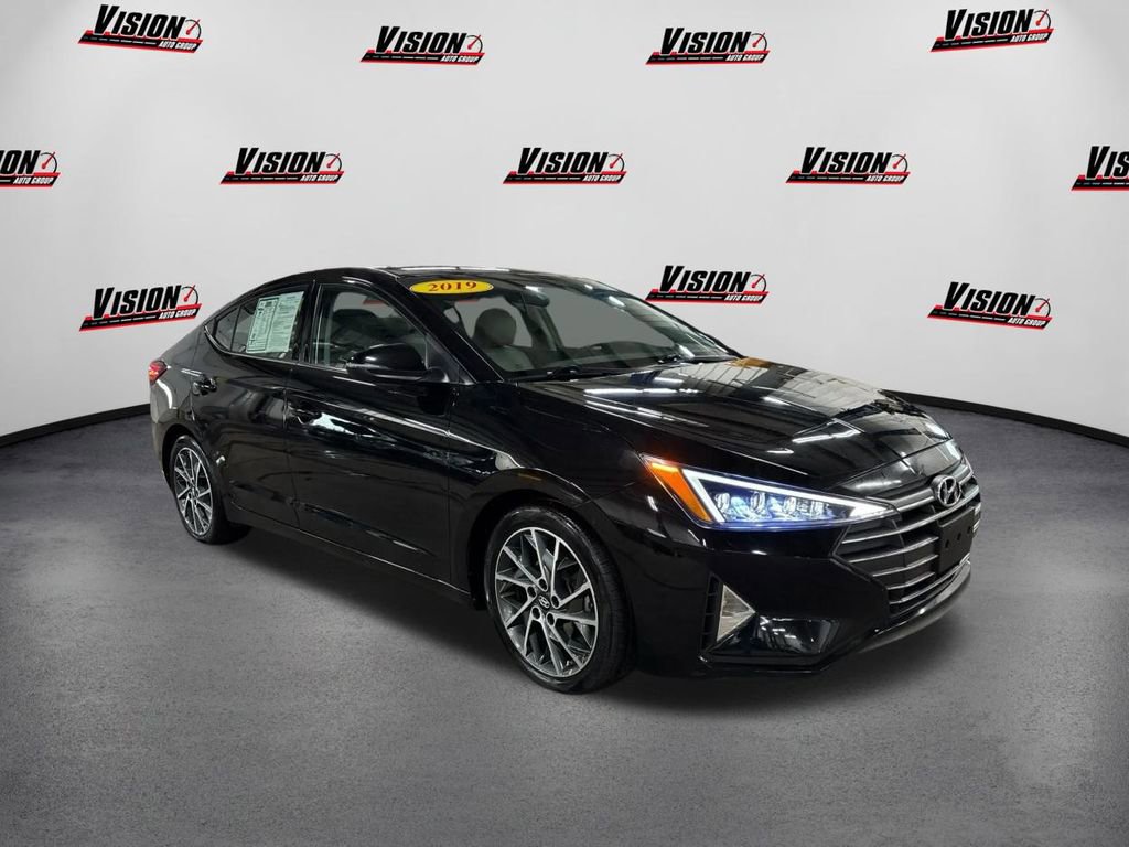 Used 2019 Hyundai Elantra Limited image 3
