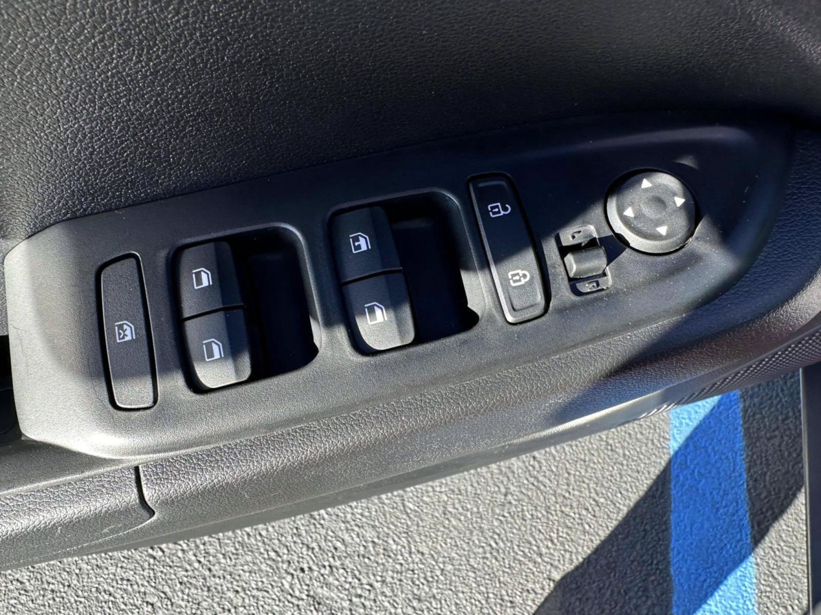 Used 2025 Hyundai Venue SE FWD image 9