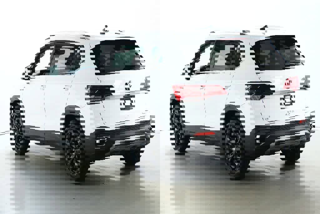 Certified 2022 Volkswagen Taos SE w/ Driver Assistance Package image 41