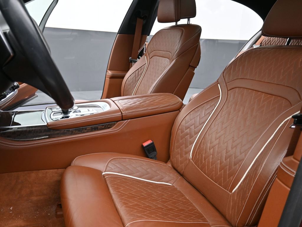 Used 2020 BMW 745e xDrive image 11