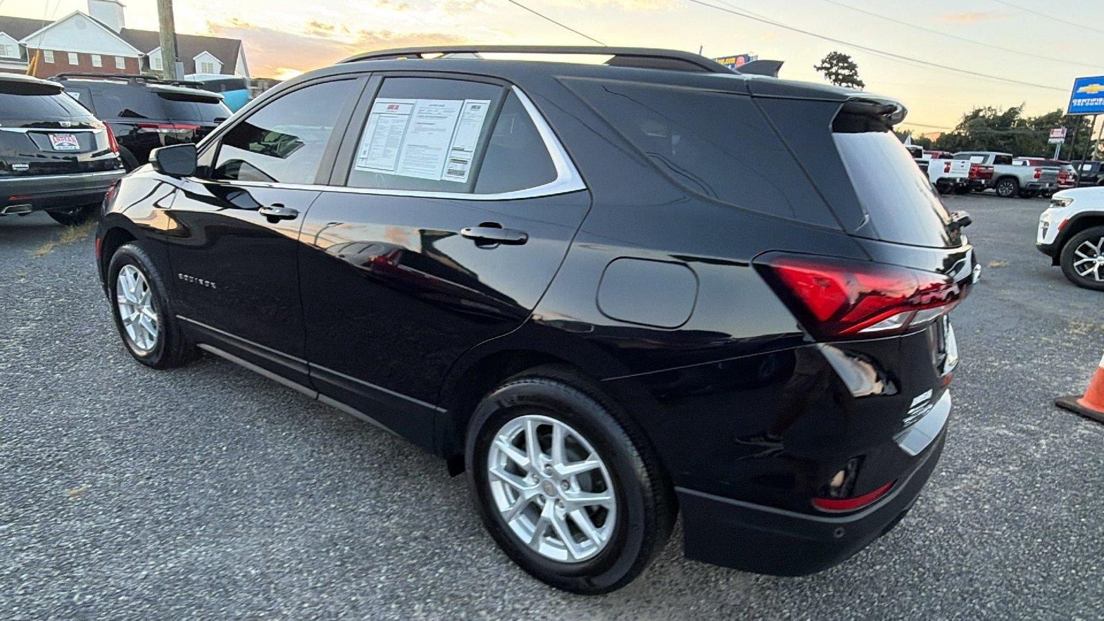 Used 2024 Chevrolet Equinox LT FWD image 11