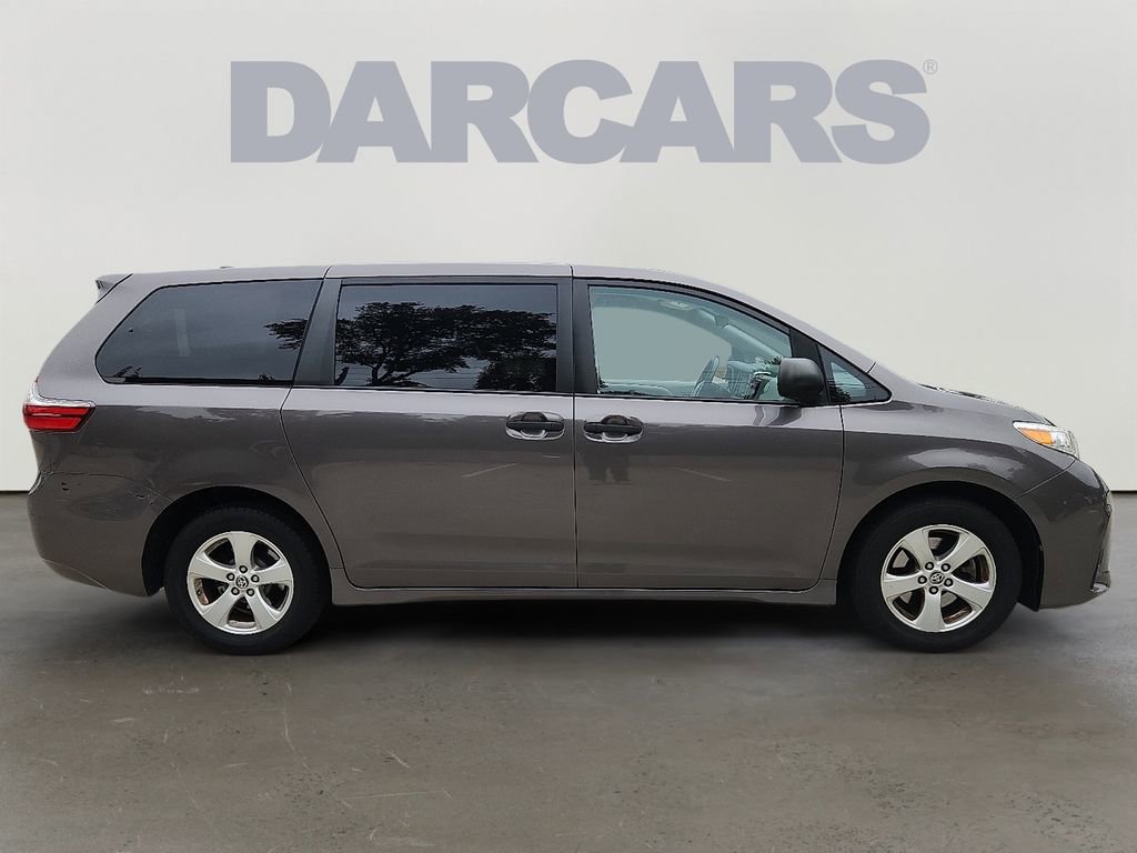 Used 2020 Toyota Sienna L image 7