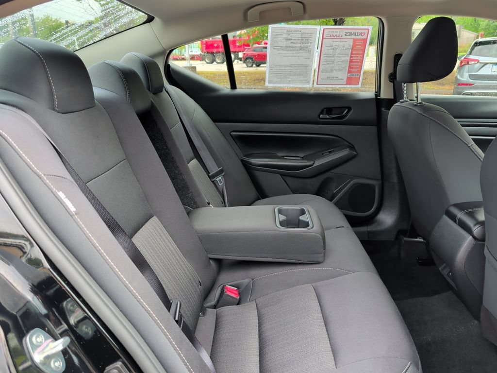 Used 2025 Nissan Altima 2.5 SV FWD image 35