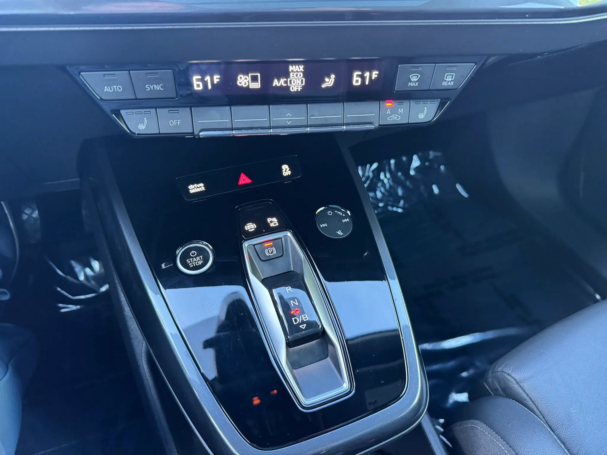 Used 2022 Audi Q4 e-tron Premium Plus w/ Premium Plus AWD/4WD image 39