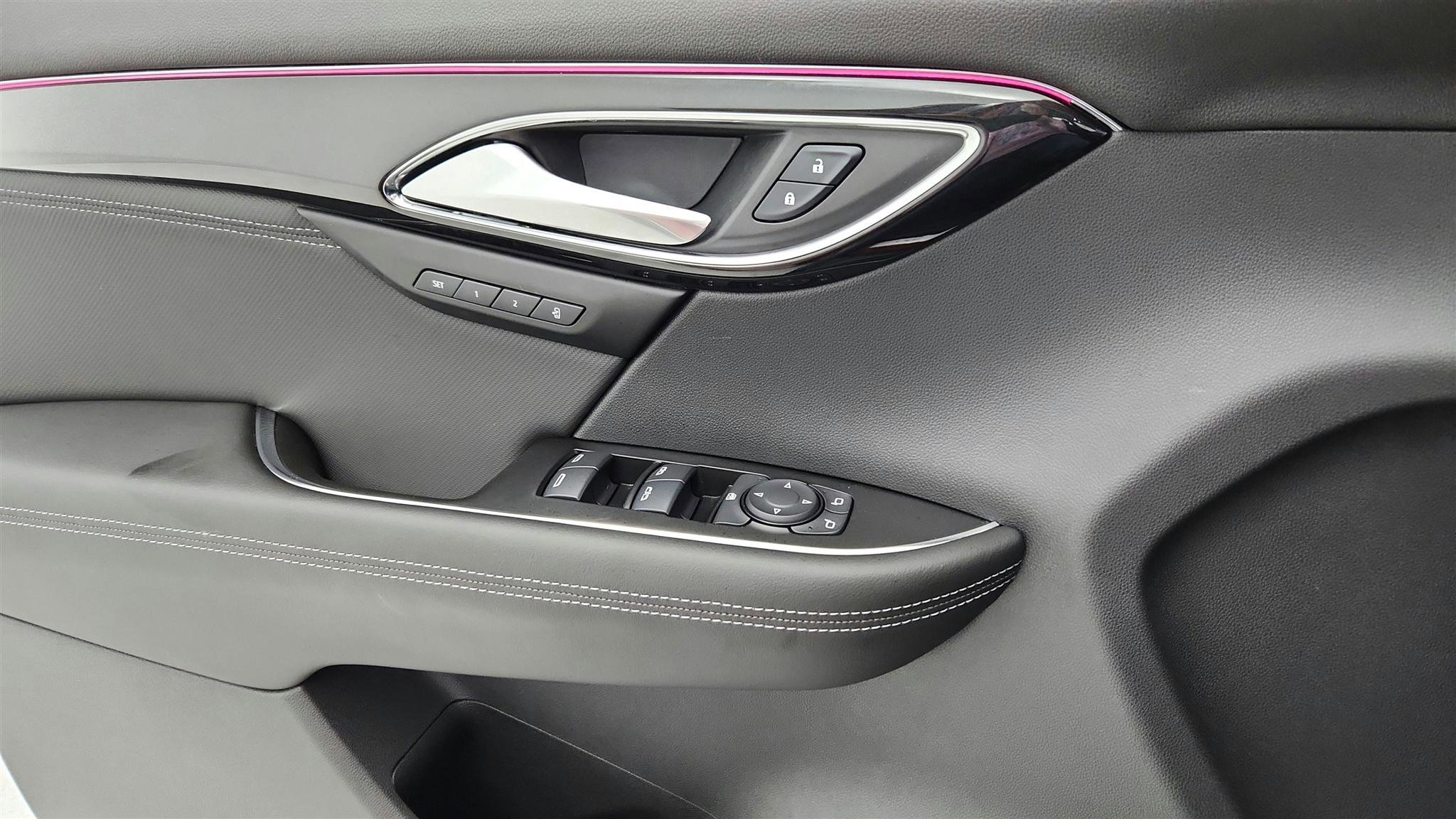 Used 2025 Buick Envision Preferred AWD/4WD image 39