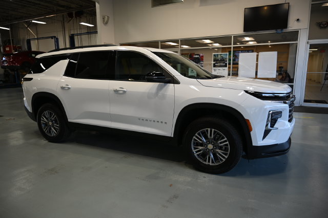 New 2027 Chevrolet Traverse LT w/ LPO, Floor Liner Package AWD/4WD image 4