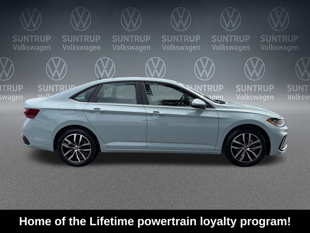 Used 2025 Volkswagen Jetta SE w/ Sunroof Package FWD image 7