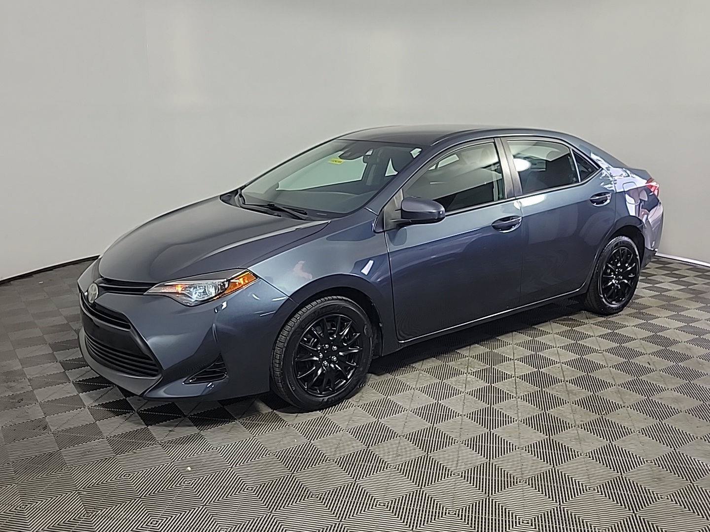 Used 2019 Toyota Corolla LE w/ Carpet Mat Package (TMS) FWD image 11