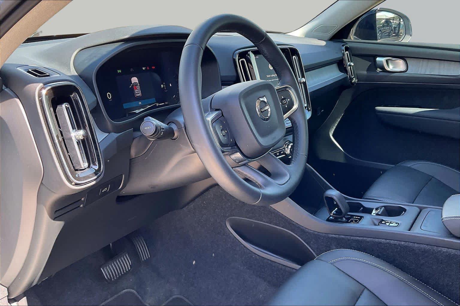 Used 2026 Volvo XC40 B4 Core FWD image 19