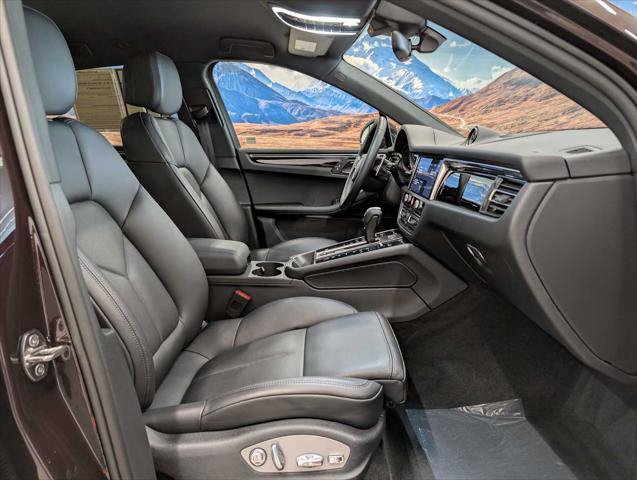 Used 2025 Porsche Macan AWD/4WD image 13