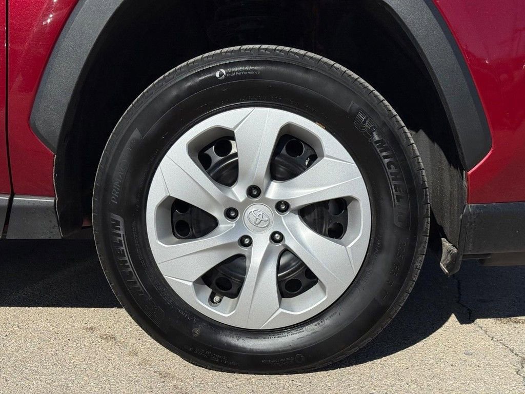 Used 2024 Toyota RAV4 LE image 10