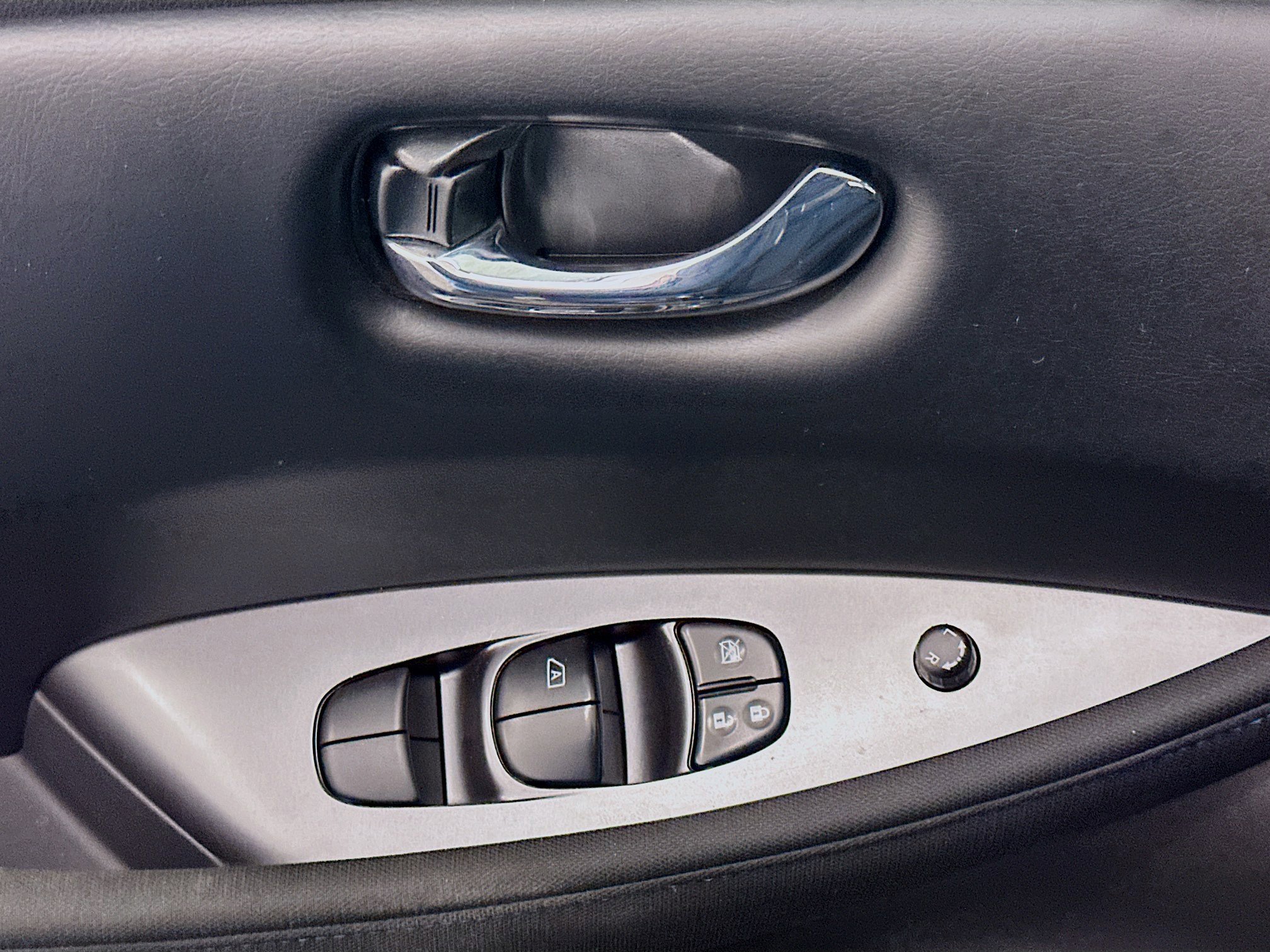 Used 2025 Nissan Leaf S FWD image 15