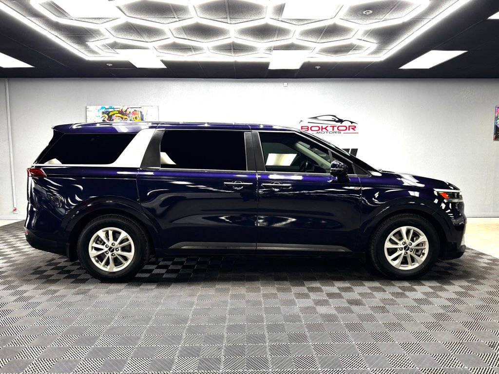 Used 2024 Kia Carnival LX FWD image 16