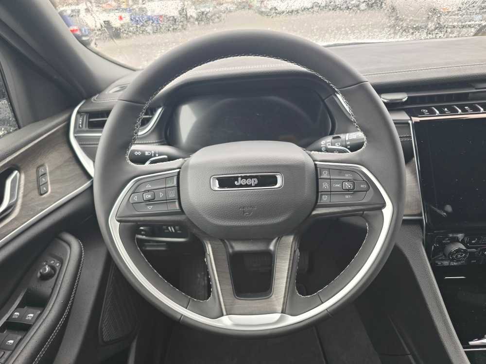 New 2025 Jeep Grand Cherokee L Limited image 11