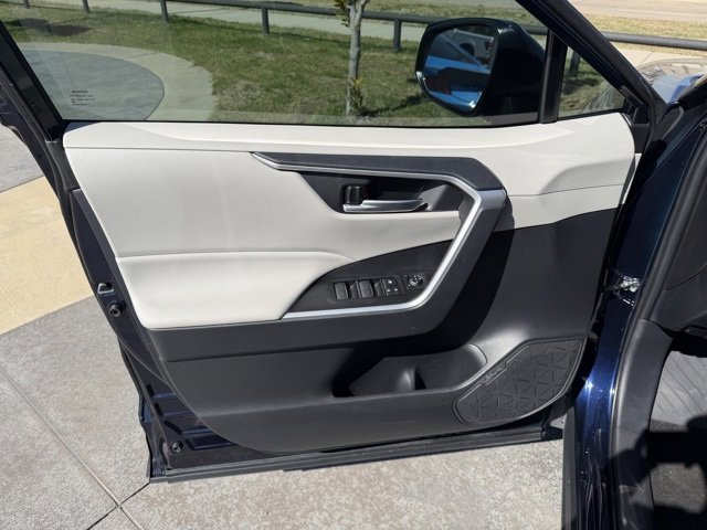 Used 2025 Toyota RAV4 XLE Premium image 8