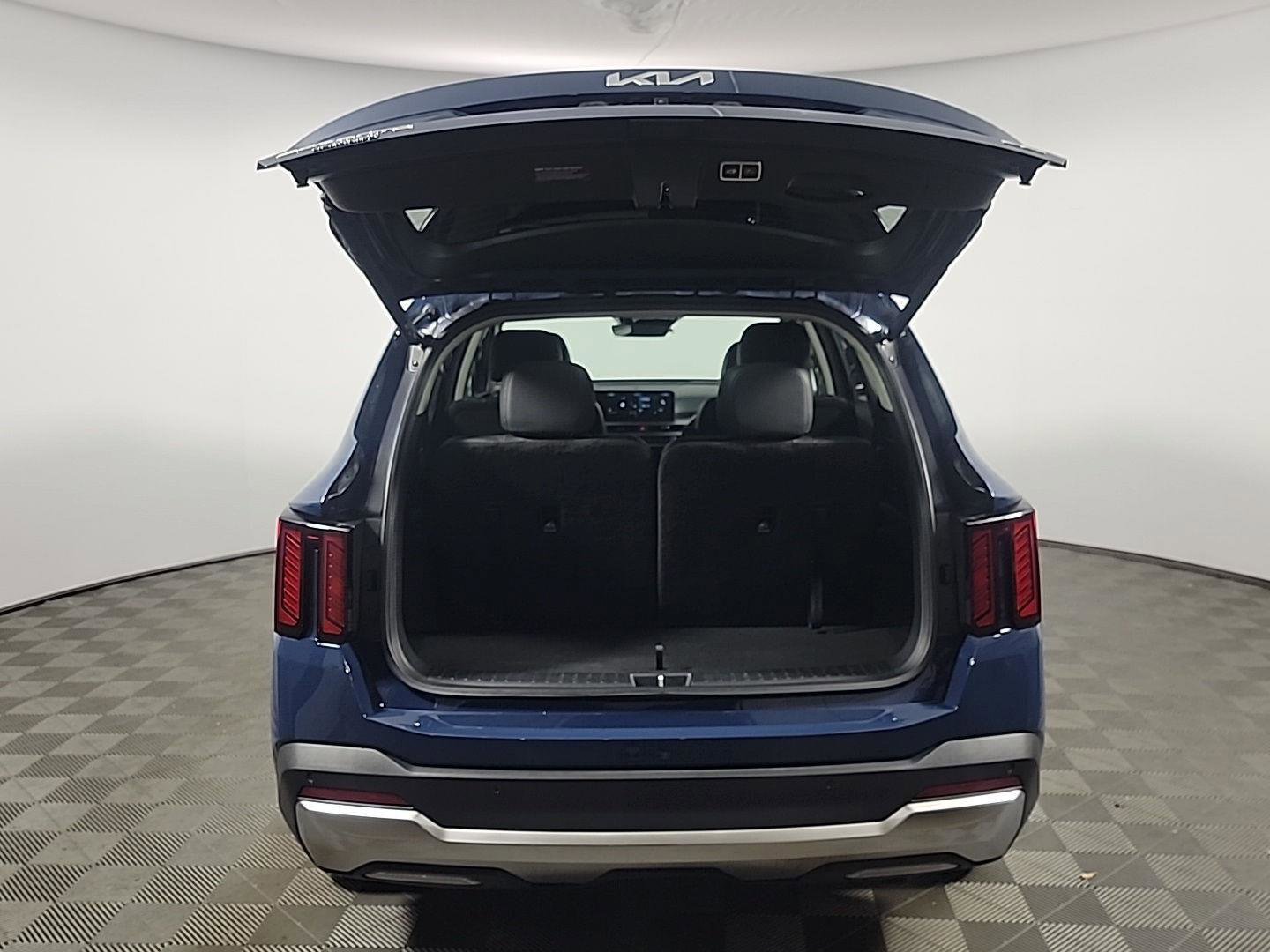 Used 2025 Kia Sorento EX w/ Panoramic Sunroof Package image 8