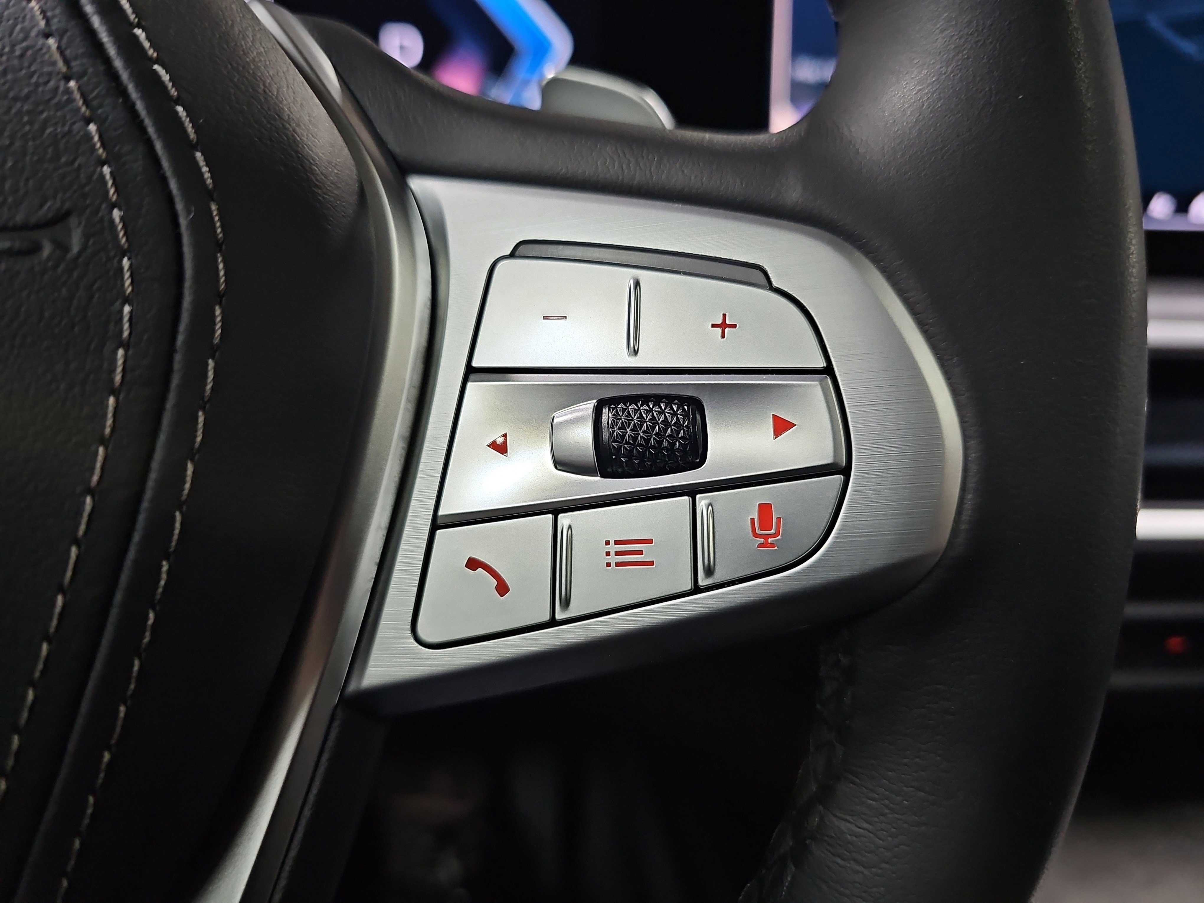 Certified 2025 BMW X7 xDrive40i image 21