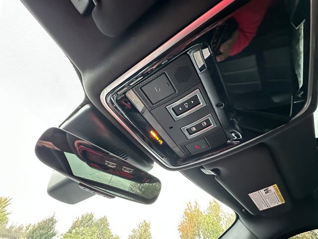 Used 2018 Land Rover Range Rover Velar R-Dynamic SE image 33