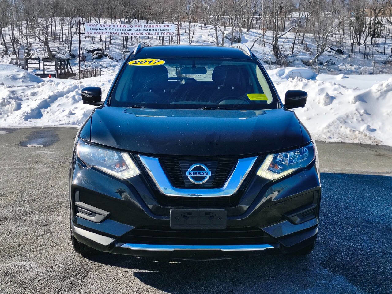 Used 2017 Nissan Rogue SV w/ SV Premium Package image 2