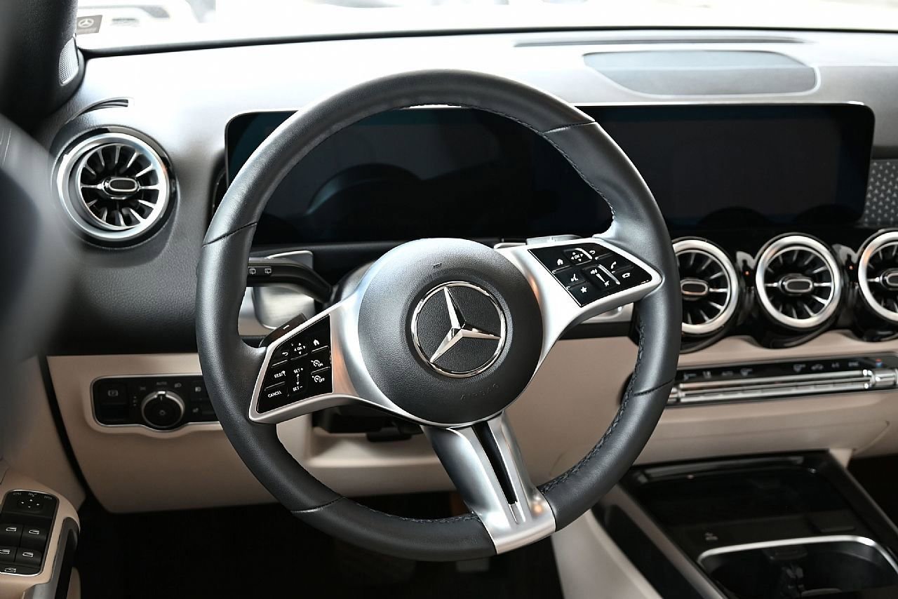 Certified 2025 Mercedes-Benz GLB 250 4MATIC image 14