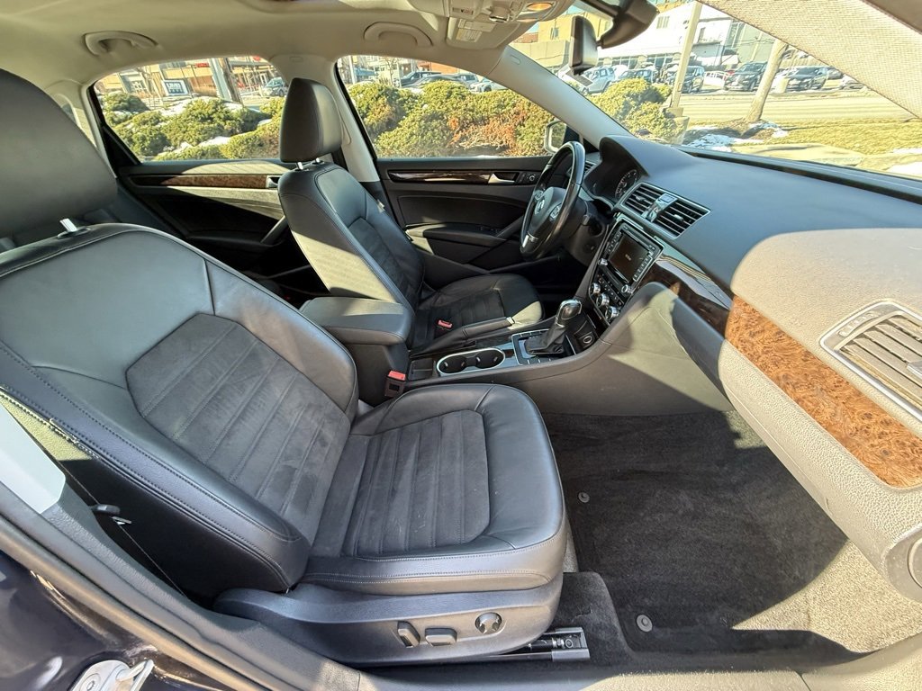 Used 2015 Volkswagen Passat TDI SEL Premium image 42