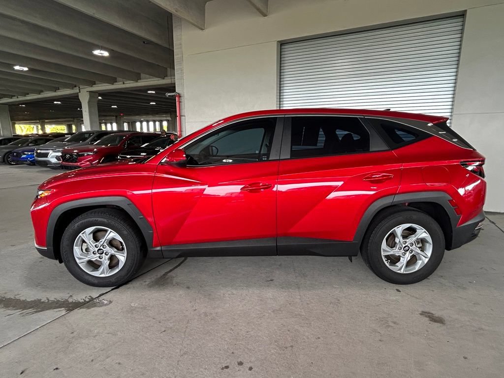 Used 2023 Hyundai Tucson SE FWD image 2