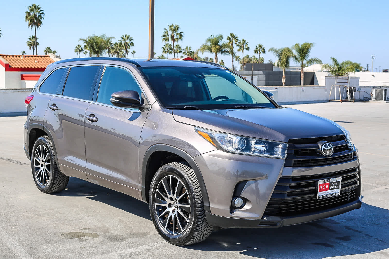 Used 2018 Toyota Highlander SE w/ Carpet Mat Package (TMS) FWD image 4