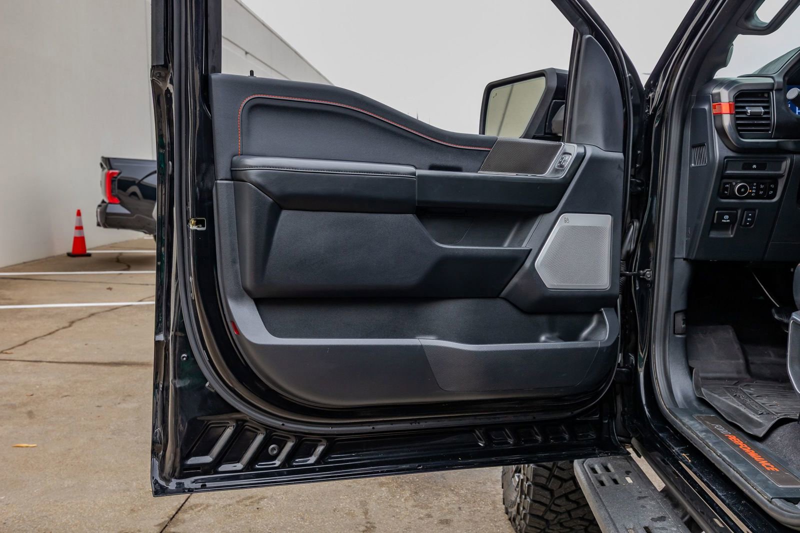 Used 2025 Ford F150 Raptor AWD/4WD image 37