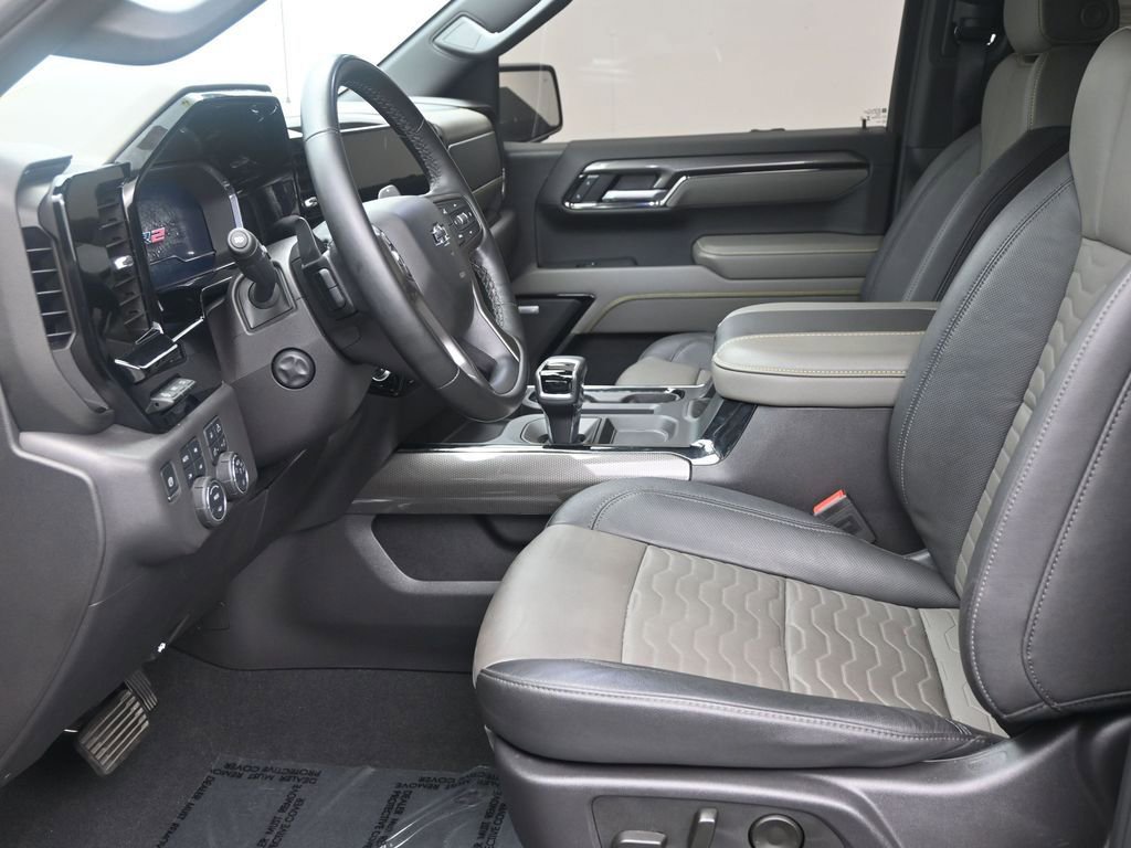 Used 2025 Chevrolet Silverado 1500 ZR2 w/ Technology Package image 12