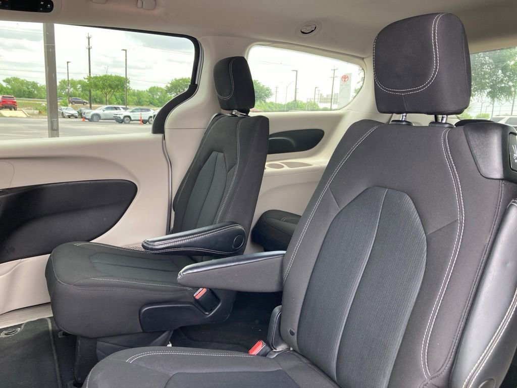 Used 2023 Chrysler Voyager LX image 11