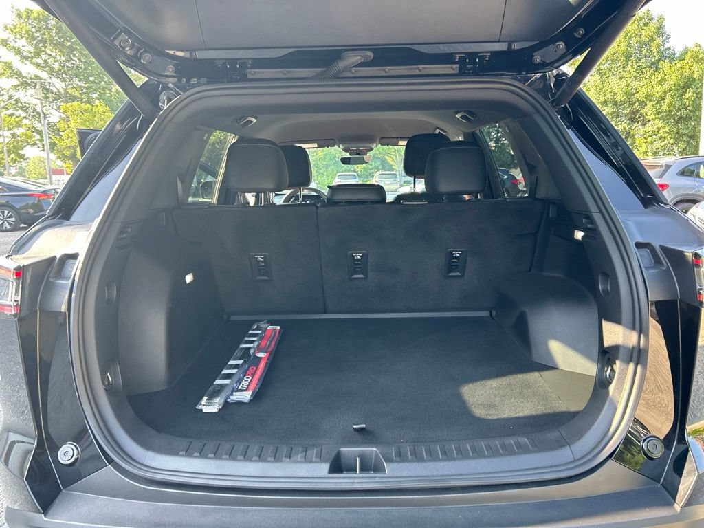 Used 2025 Chevrolet Equinox ACTIV w/ Safety and Technology Package FWD image 23