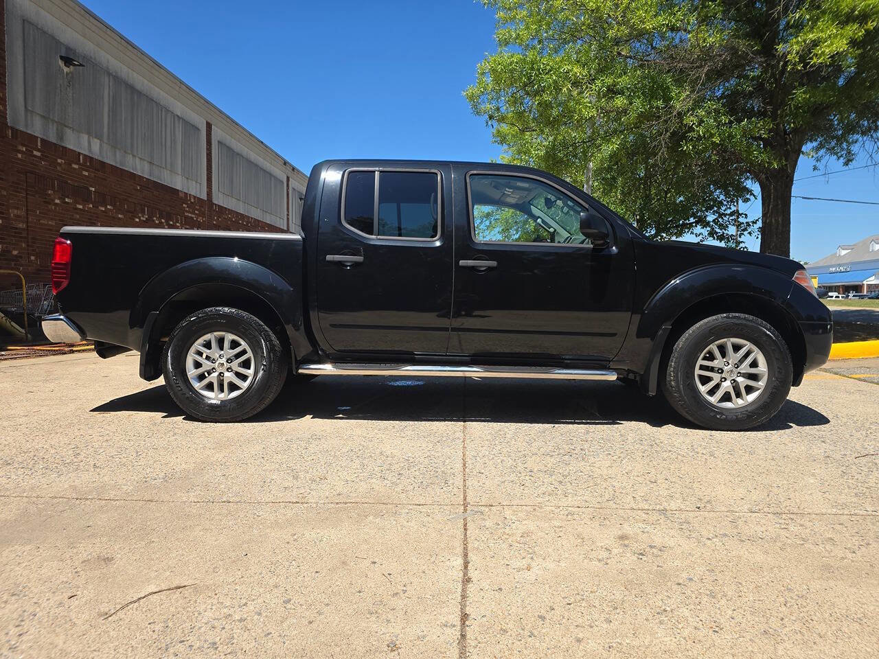 Used 2016 Nissan Frontier SV w/ SV Value Truck Package AWD/4WD image 5