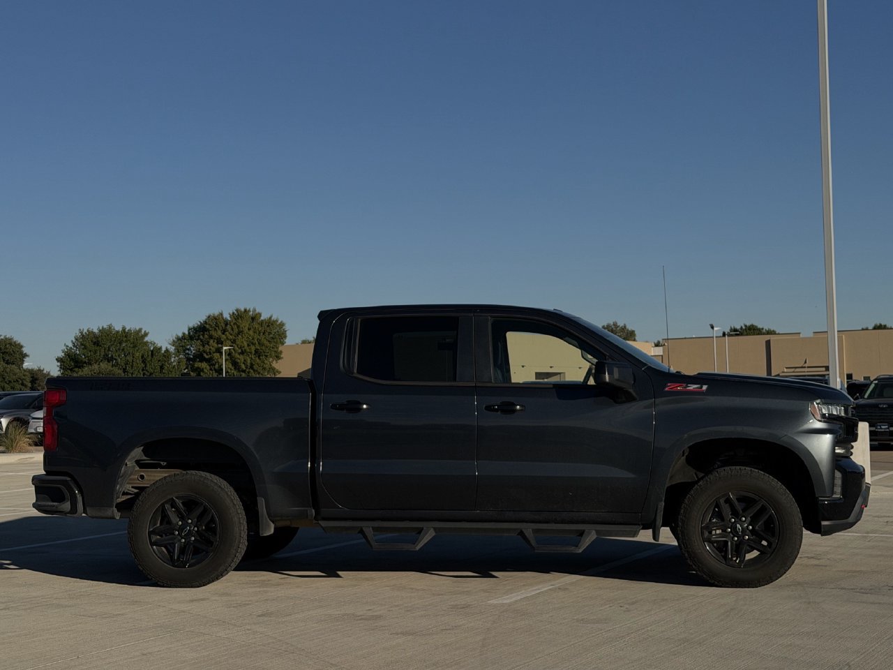 Used 2021 Chevrolet Silverado 1500 LT Trail Boss w/ Convenience Package II AWD/4WD image 3