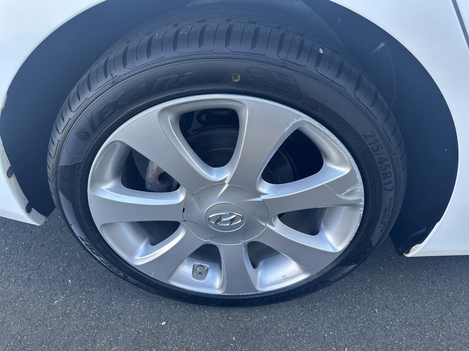 Used 2013 Hyundai Elantra Limited image 32