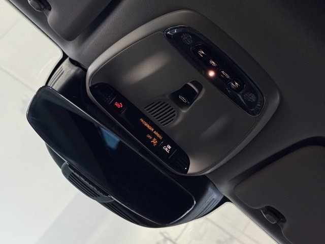 Used 2018 Volvo XC60 T5 Momentum w/ Convenience Package image 26