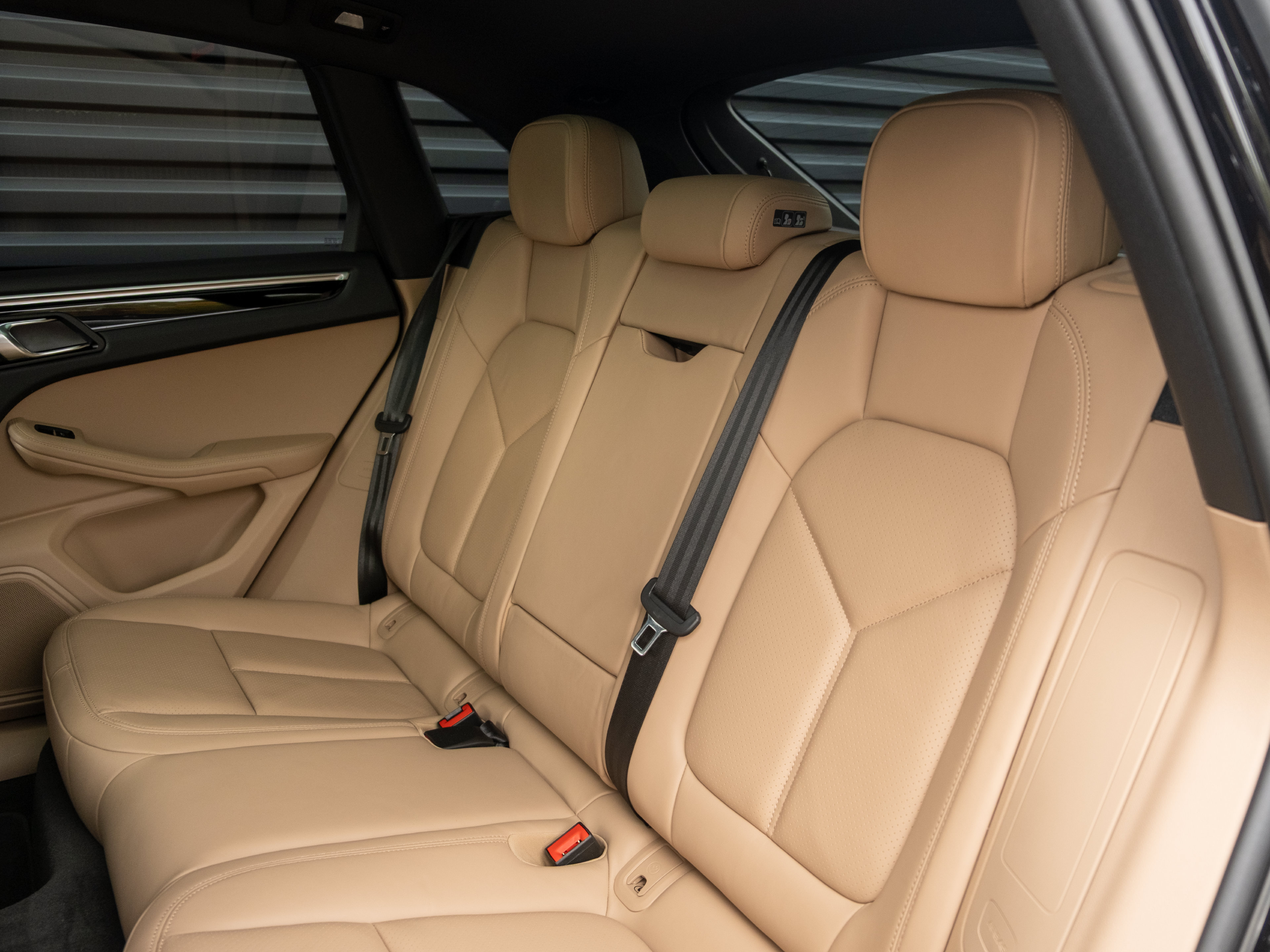 Certified 2023 Porsche Macan S AWD/4WD image 39