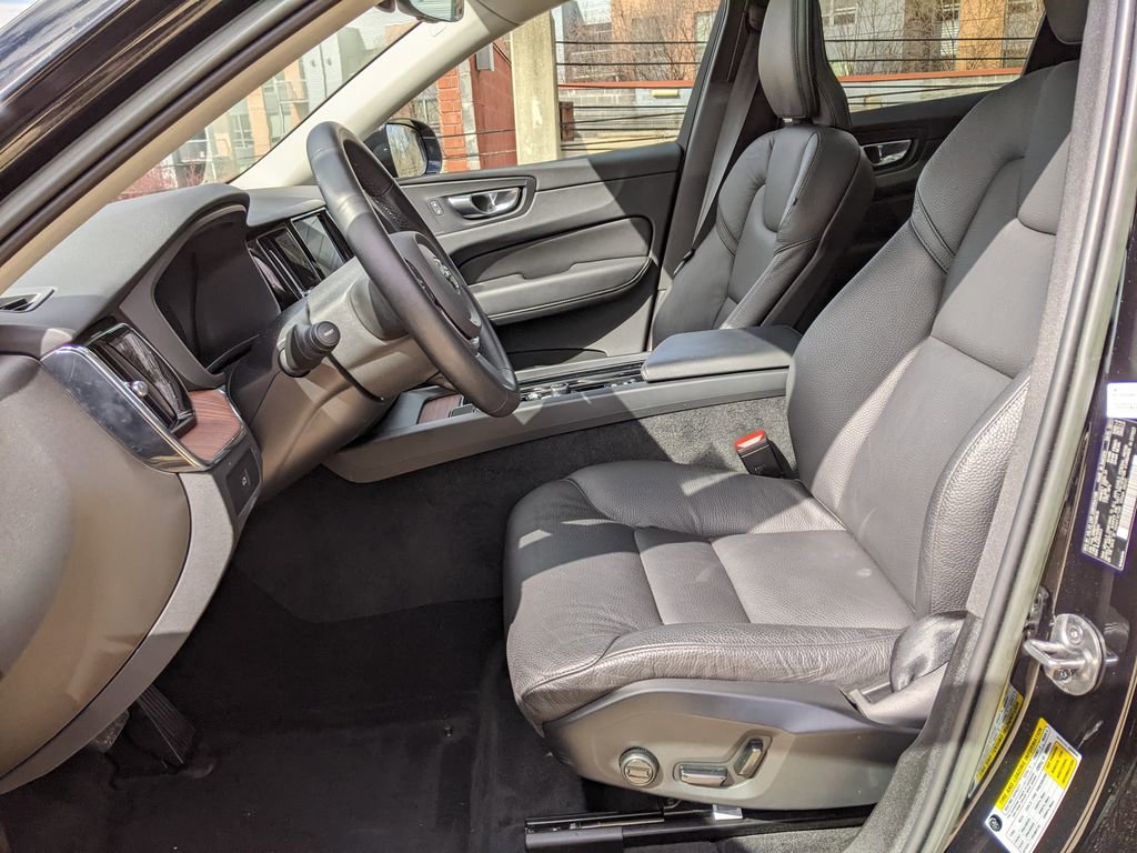 Certified 2023 Volvo XC60 B5 Plus w/ Climate Package image 11